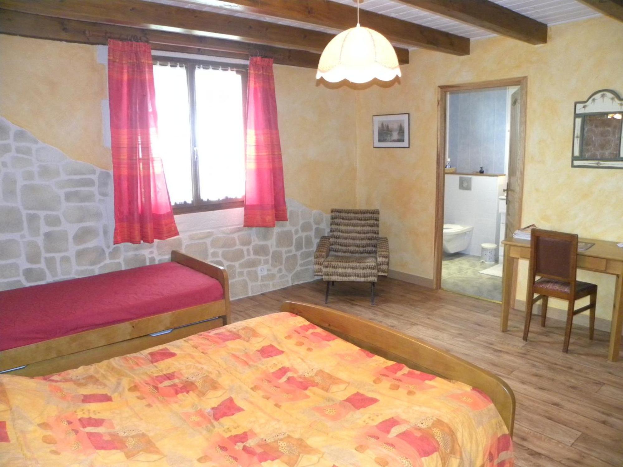 Auberge les Volpilières Ruynes-en-Margeride Exterior foto
