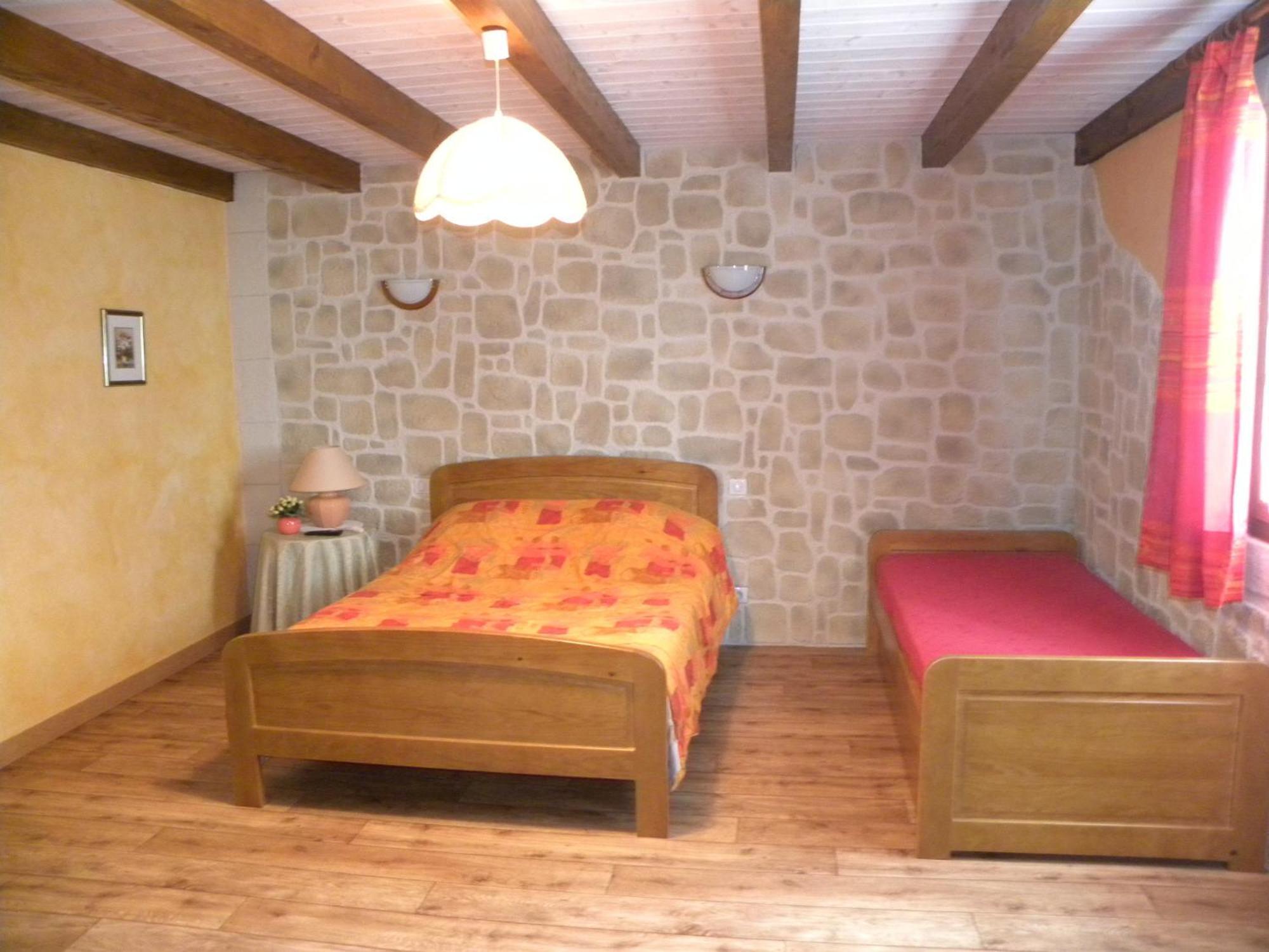 Auberge les Volpilières Ruynes-en-Margeride Exterior foto